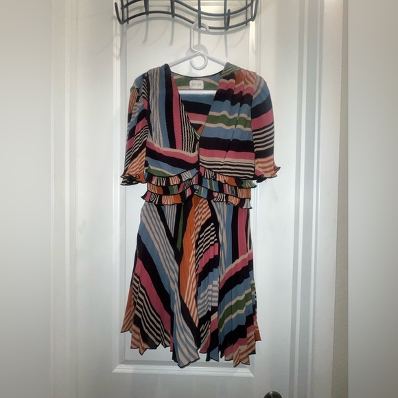Saylor women’s pleated dress - Picture 1 of 3